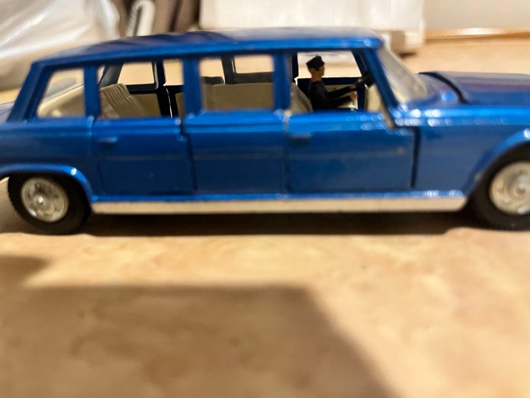 リムジン ベンツ600プルマン DINKY TOYS 本体のみ - メルカリ