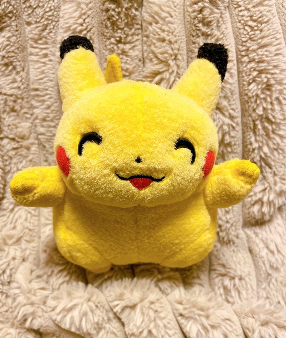 ポケモン ピカチュウ バンザイ ぬいぐるみ にっこり 初期 TOMY - メルカリ