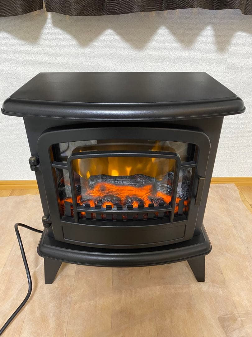 【美品】本日のみ ニトリ 暖炉型ファンヒーター　BLT-999B-8-BK ニトリ、赤々と燃える薪の炎が心地よい2万円以下の暖炉型ファン