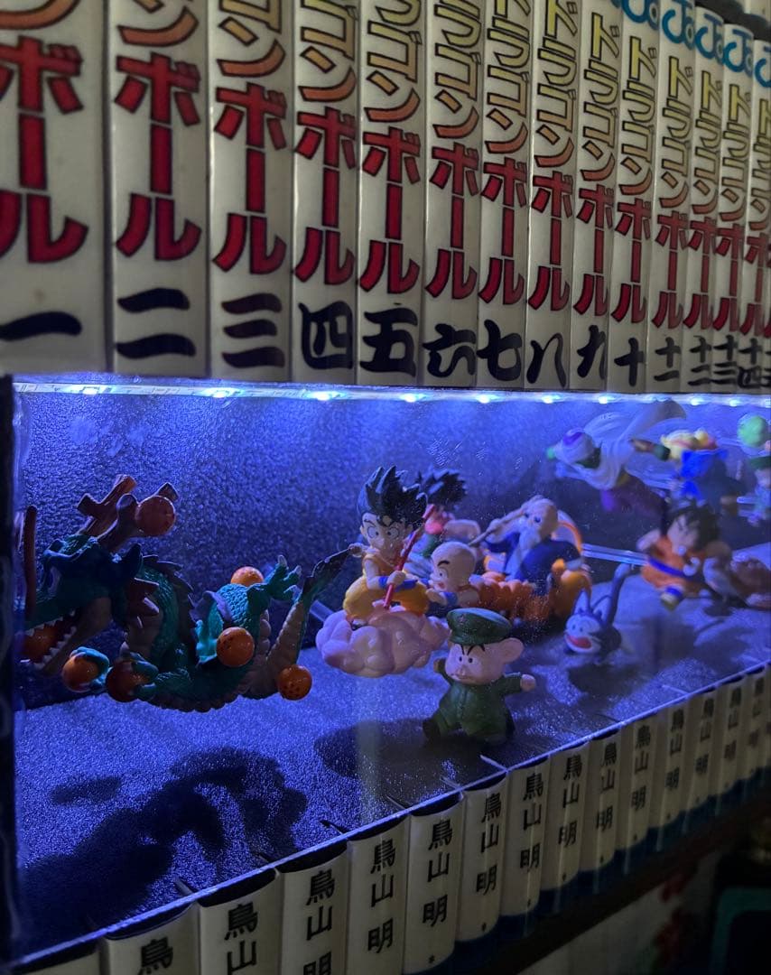 ドラゴンボール コミック 背表紙 フィギュア 24体＋LEDディスプレイ