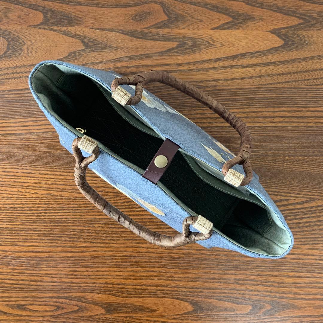 鬼しぼ縮緬 薄縹色に手描きの葉文 リメイク 胡桃皮ハンドルバッグ 浅型