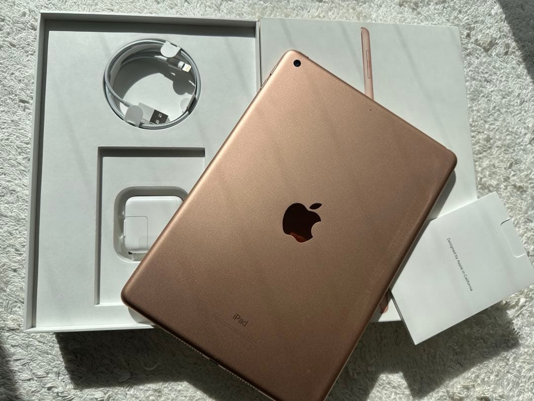 美品【最終セール】純正ケーブル充電iPad 第6世代 32GBWi-Fiゴールド Amazon.co.jp: 【整備済み品】 Apple iPad (第6世代) Wi-Fi +