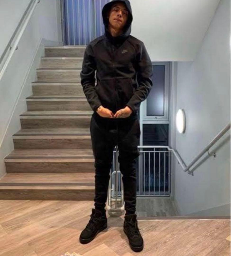 NIKEテックフリース S セットアップ 旧モデル　UK 廃盤 グレー メンズS テックフリース セットアップ ナイキ 過去モデル