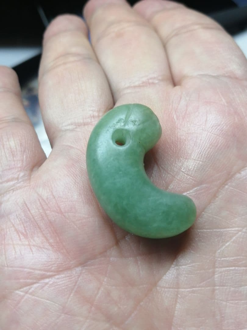 ☆古墳中期。『超琅玕翡翠勾玉』出土品。3.4cm。かなり希少な古代勾玉