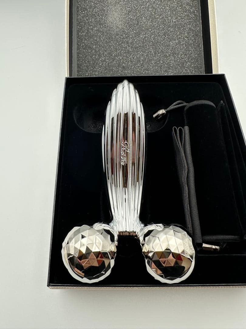 未使用/完品ReFa CARAT RAY リファカラットレイ 正規品 美顔器 - メルカリ