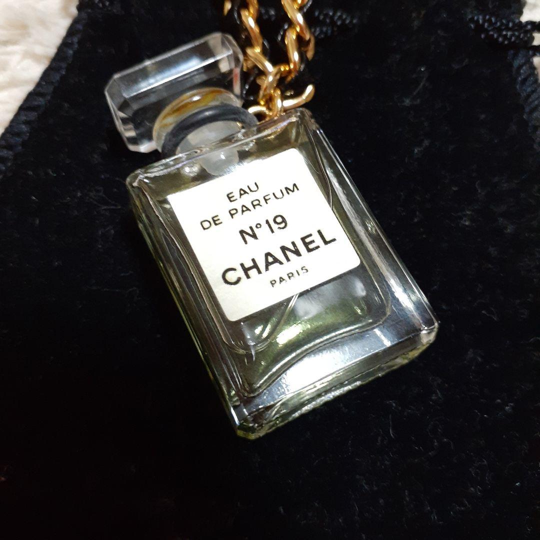 シャネル No.19 香水ボトル ネックレス アクセサリー ゴールド