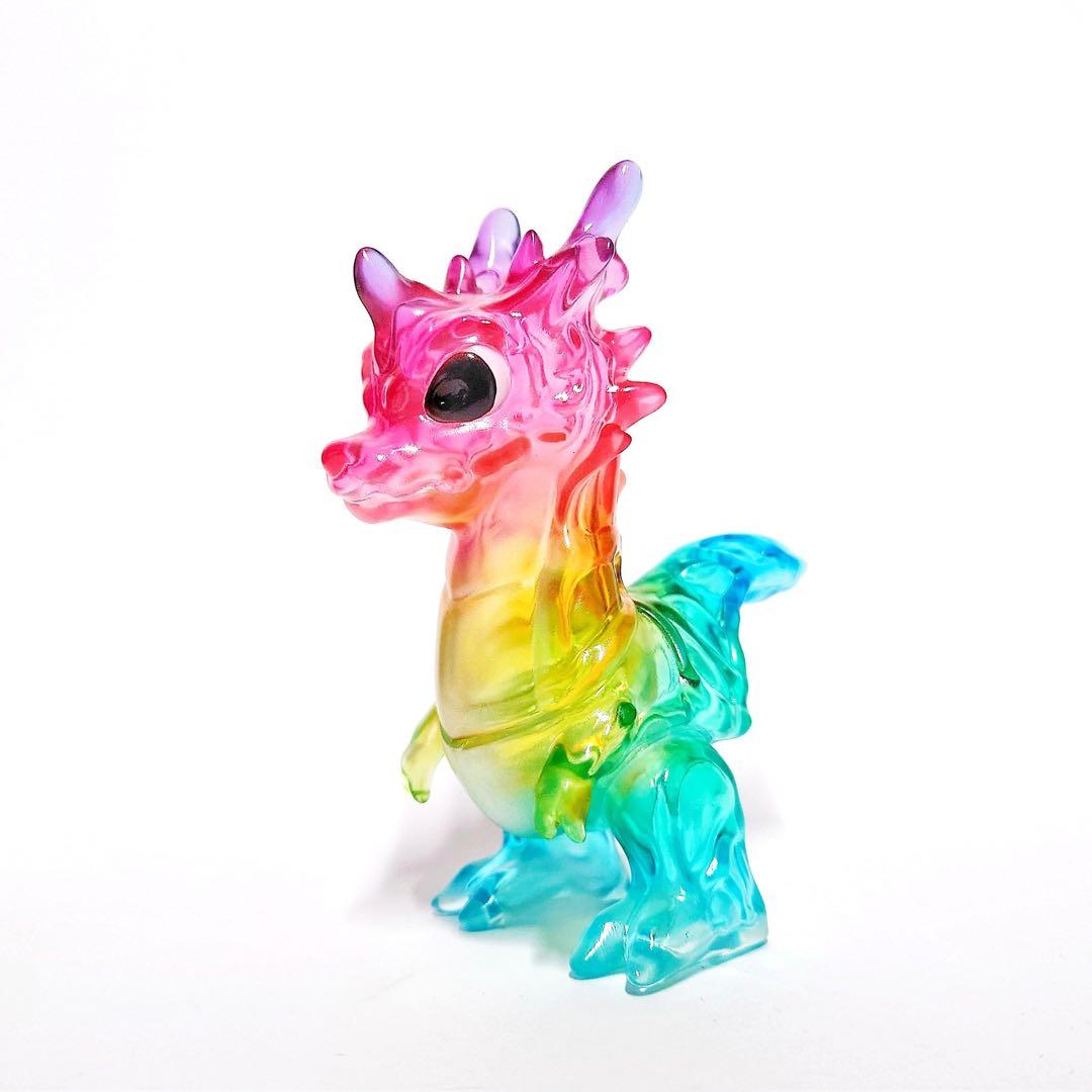 ソフビ タツノサウルス ユーキデイドリーマー クリア レインボー ユーキデイドリーマー⁄タツノサウルス⁄ソフビ人形⁄ukydaydreamer
