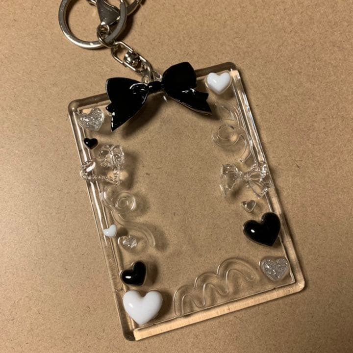 フォトキーホルダー デコ アクリルキーホルダー トレカケース - メルカリ