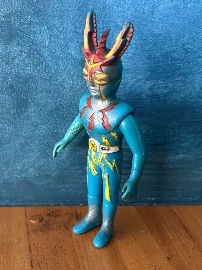 I*N様 イナズマン　ソフビ　古いフィギュア BANDAI|イナズマン 1990年製 ソフビ フィギュア|【ハードオフ公式通販