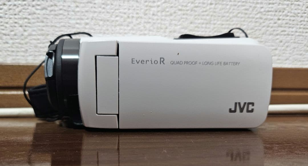 JVC Everio R フルHDビデオカメラ 本体 JVC、防水性能を高めたフルHD QUAD PROOFビデオカメラ「Everio R」。約