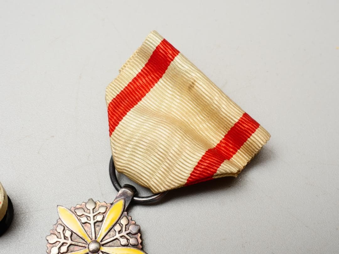 満州国 勲六位景雲章 勲章 徽章 略綬付 共箱付 - メルカリ