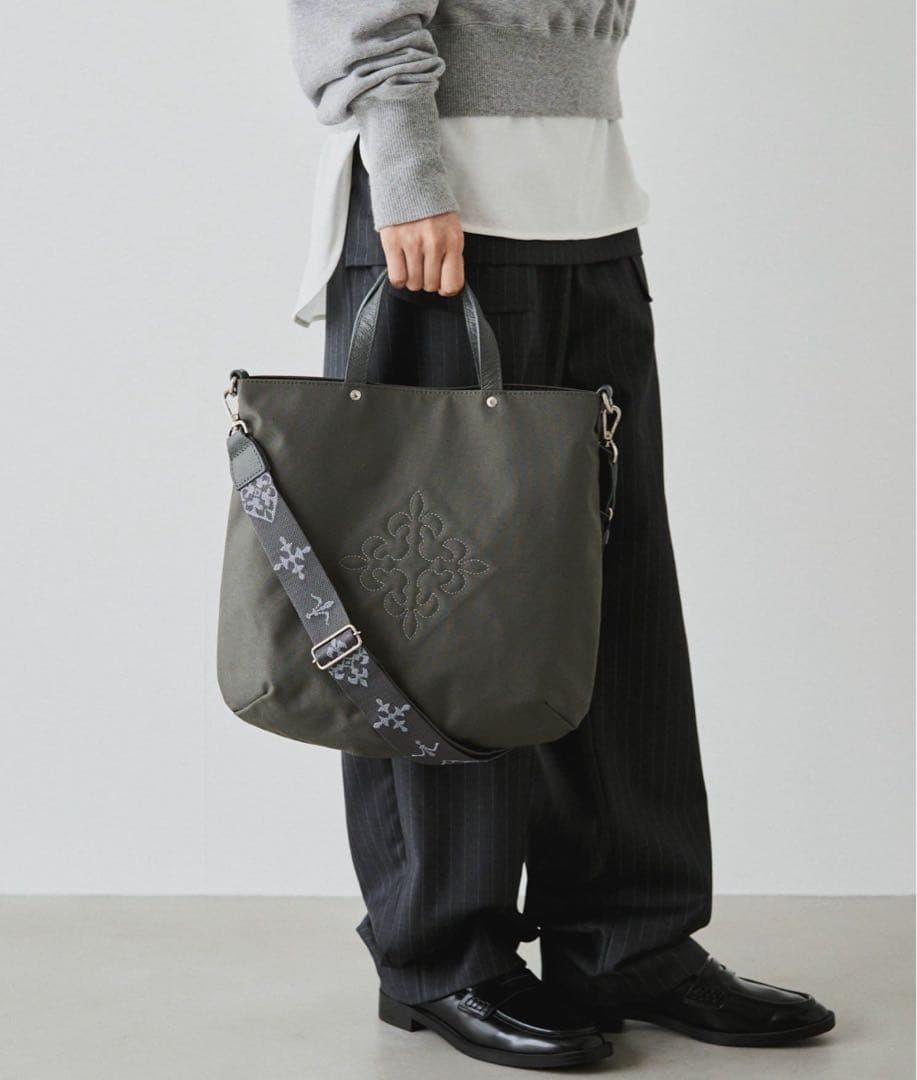 超美品ラシット今期A4入るコーデュラナイロン刺繍2wayバッグ - メルカリ