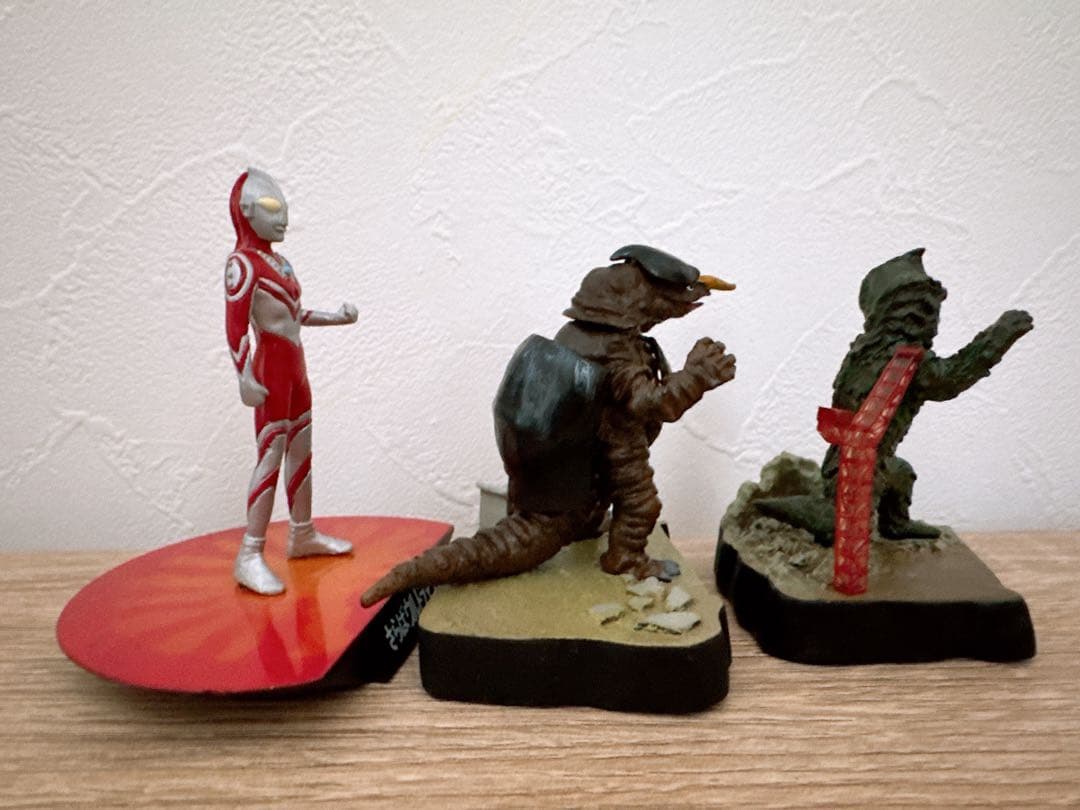 ウルトラ怪獣名鑑 まとめ売り - メルカリ