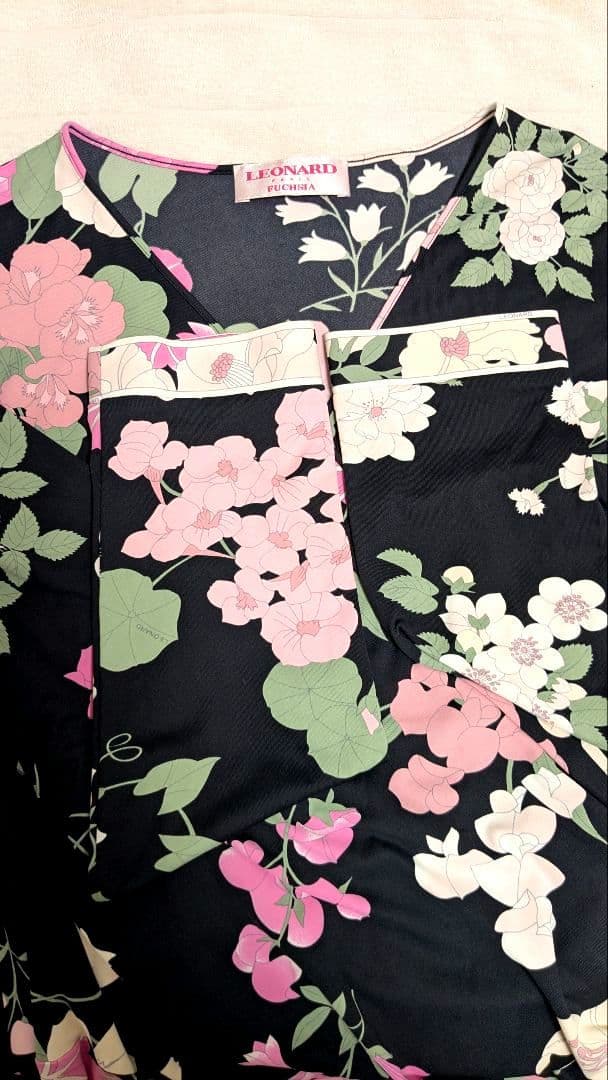レオナール Leonard 美品 綺麗な 花柄ラップスタイルワンピース
