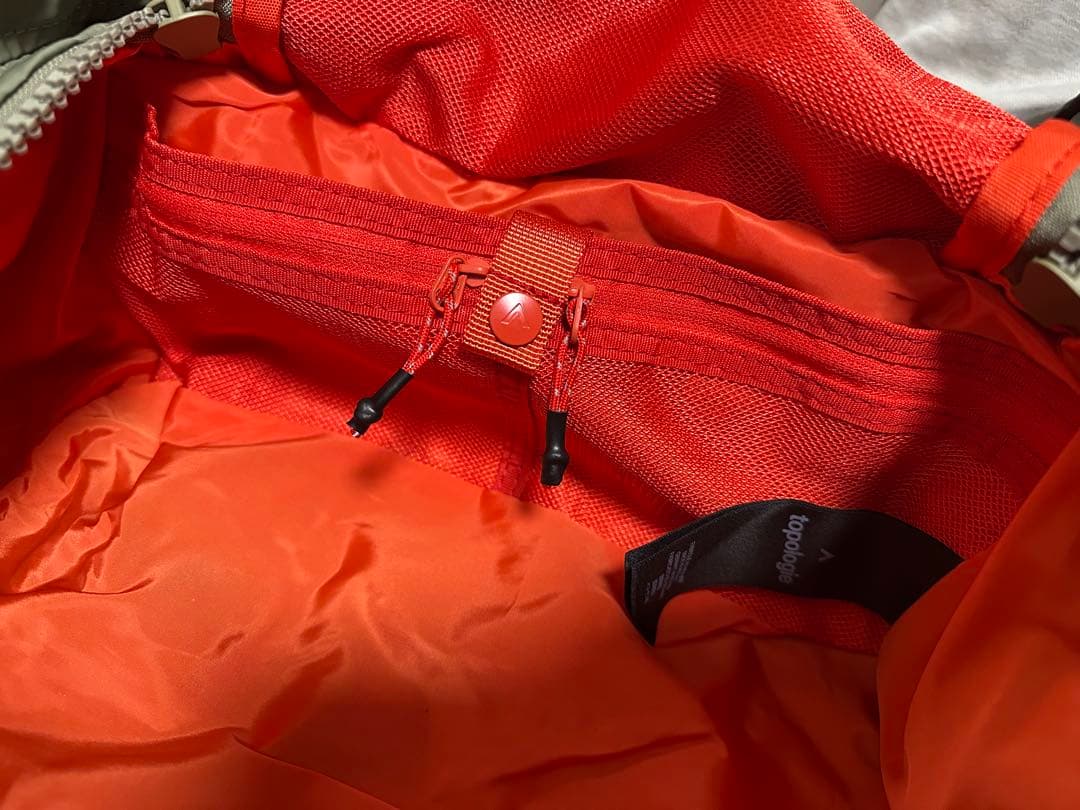 topologie Duffle Small オリーブグリーン ストラップ付き