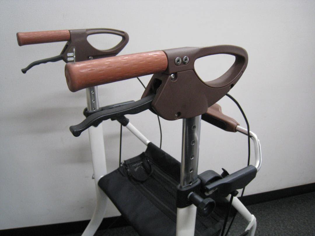 イコットエア 安寿 軽量 歩行器 歩行車 軽量 3.9kg 折りたたみ