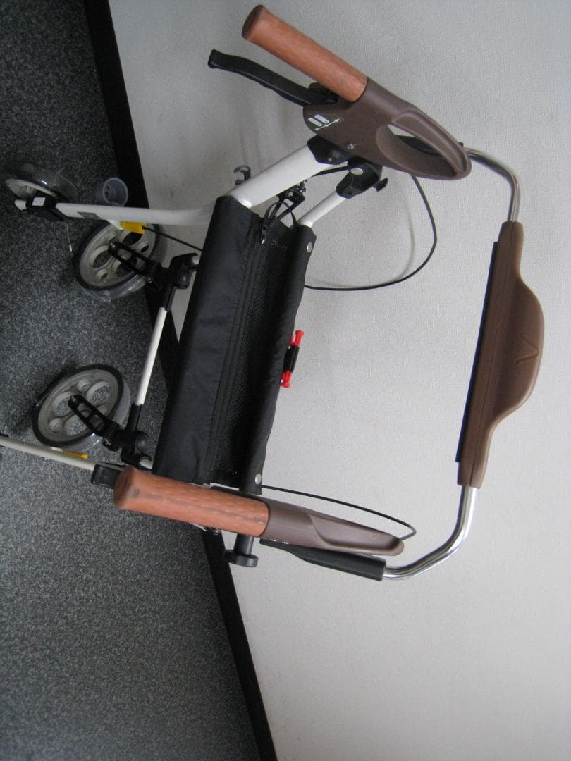 イコットエア 安寿 軽量 歩行器 歩行車 軽量 3.9kg 折りたたみ