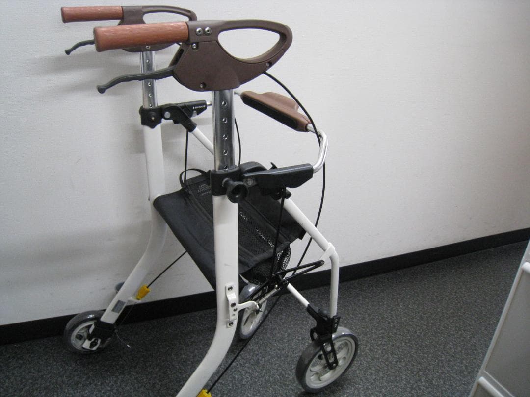 イコットエア 安寿 軽量 歩行器 歩行車 軽量 3.9kg 折りたたみ