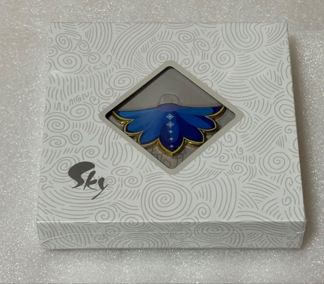 Sky 星を紡ぐ子どもたち ピンバッジ 花びらケープ ピンバッジ 花びらケープ – thatskyshop JP