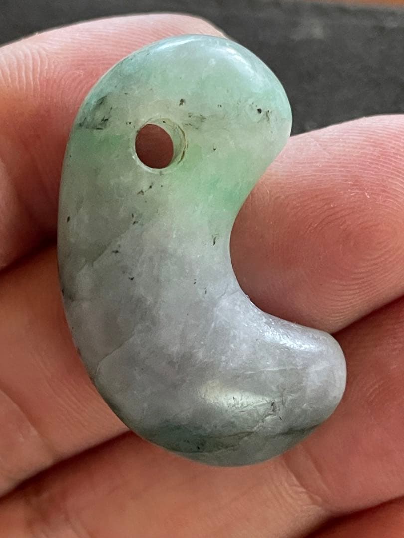 古墳時代 翡翠勾玉 アップルグリーン ラベンダー宝石質翡翠 出土品