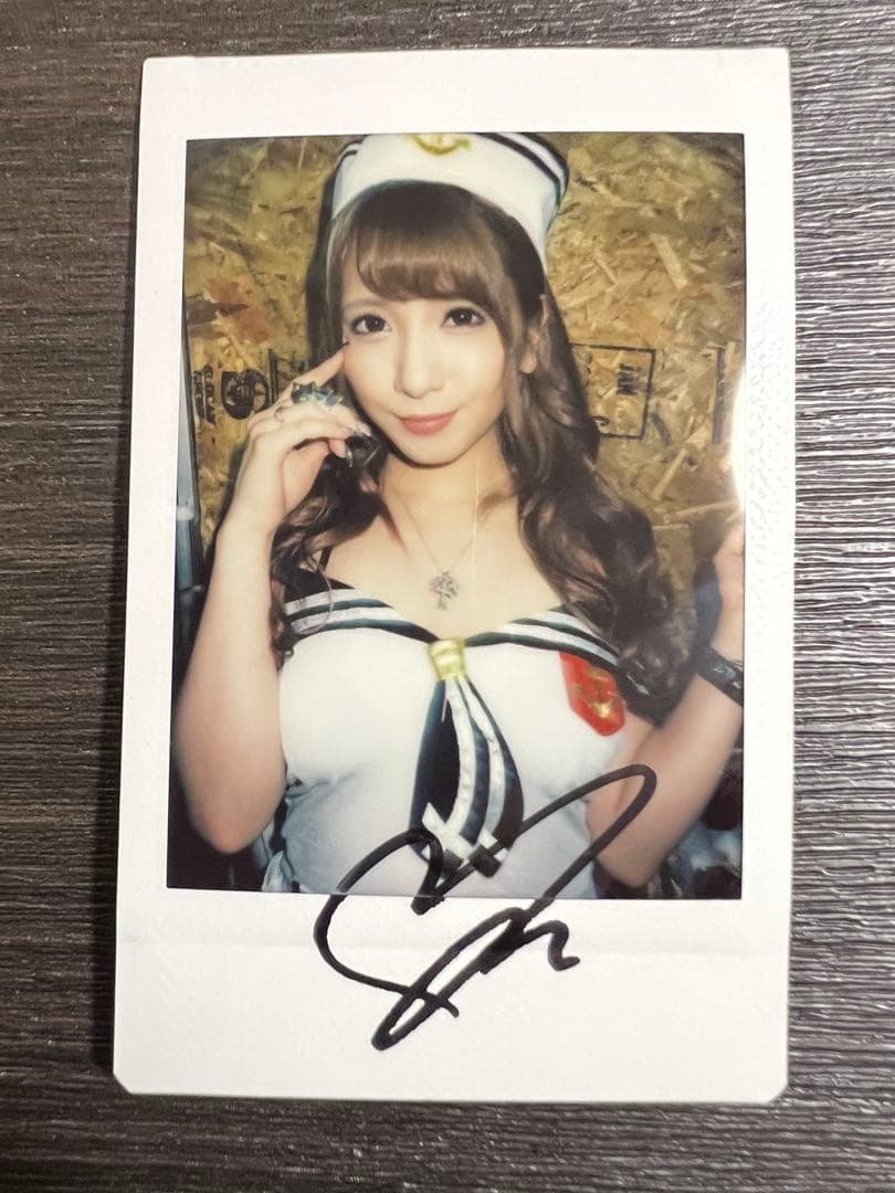 三上悠亜 直筆サイン入りチェキ - メルカリ