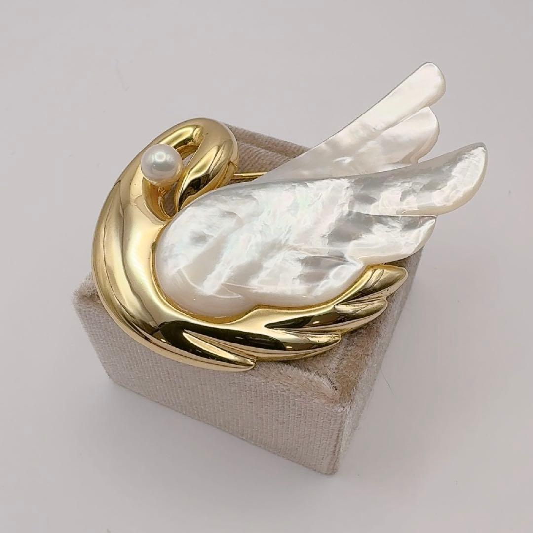 ⭐️SALE⭐【美品】タサキ　ブローチ　アコヤパール　白蝶貝　白鳥モチーフ 最終値下げ‼️‼️未使用品‼️ TASAKI田崎真珠 パール白蝶貝 ブローチ