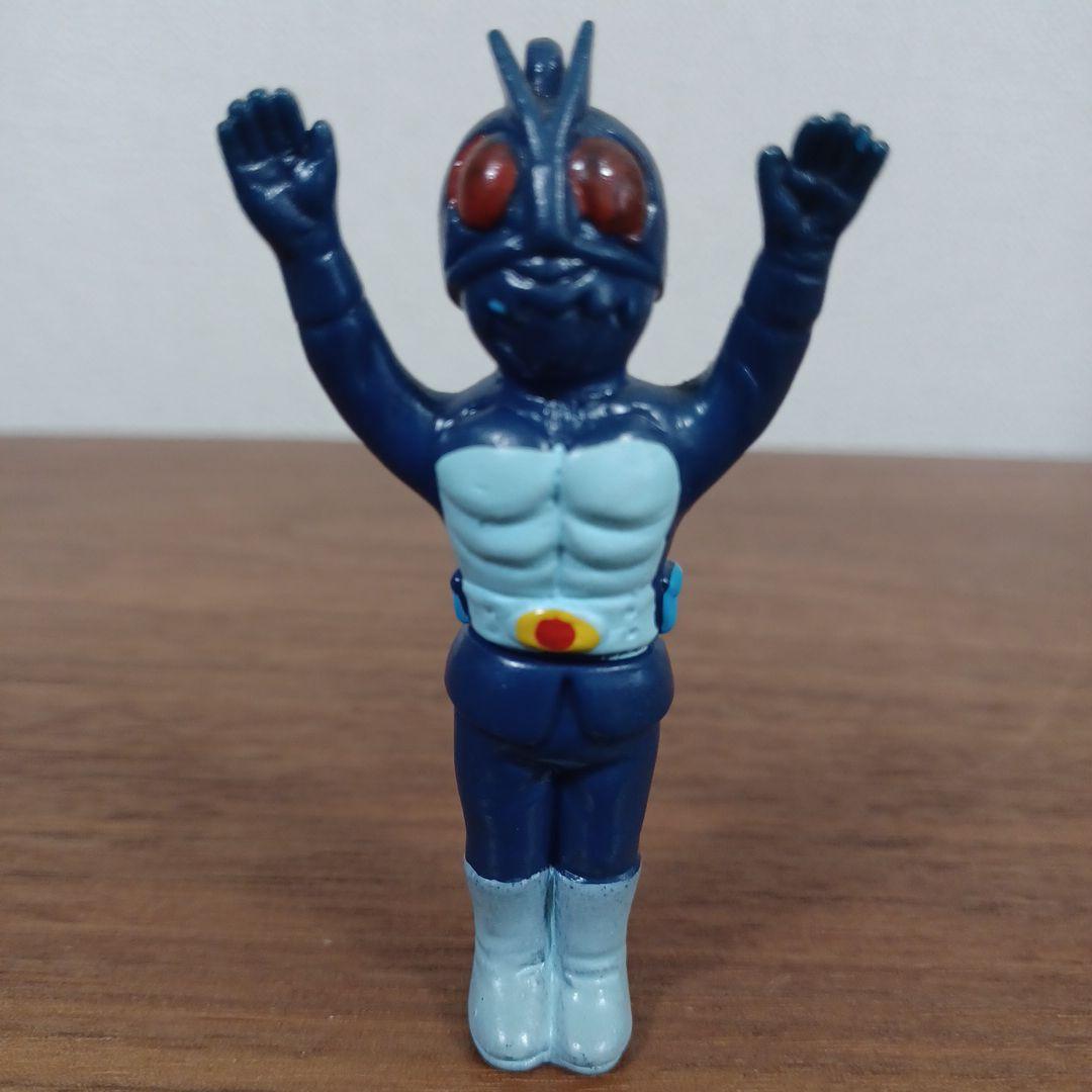無版権 パチモノ 「仮面ライダー」風ペンダント・トップ ミニソフビ