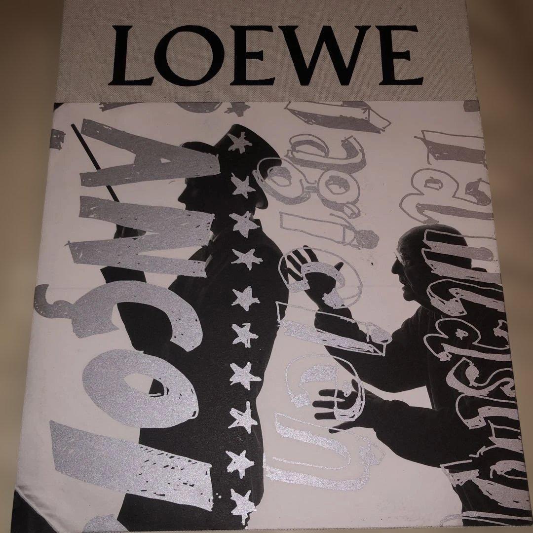 LOEWE ANGEL Duane Michals 限定版 Loewe Pre-Spring 2026 Accessories Ad Campaign | The Impression