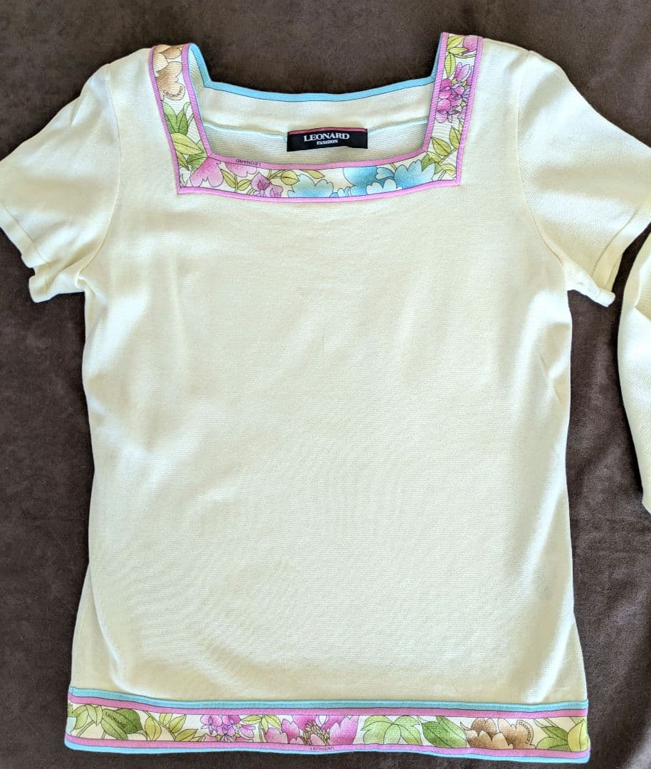 美品☆レオナール カラフル花柄 コットンニットアンサンブル - メルカリ