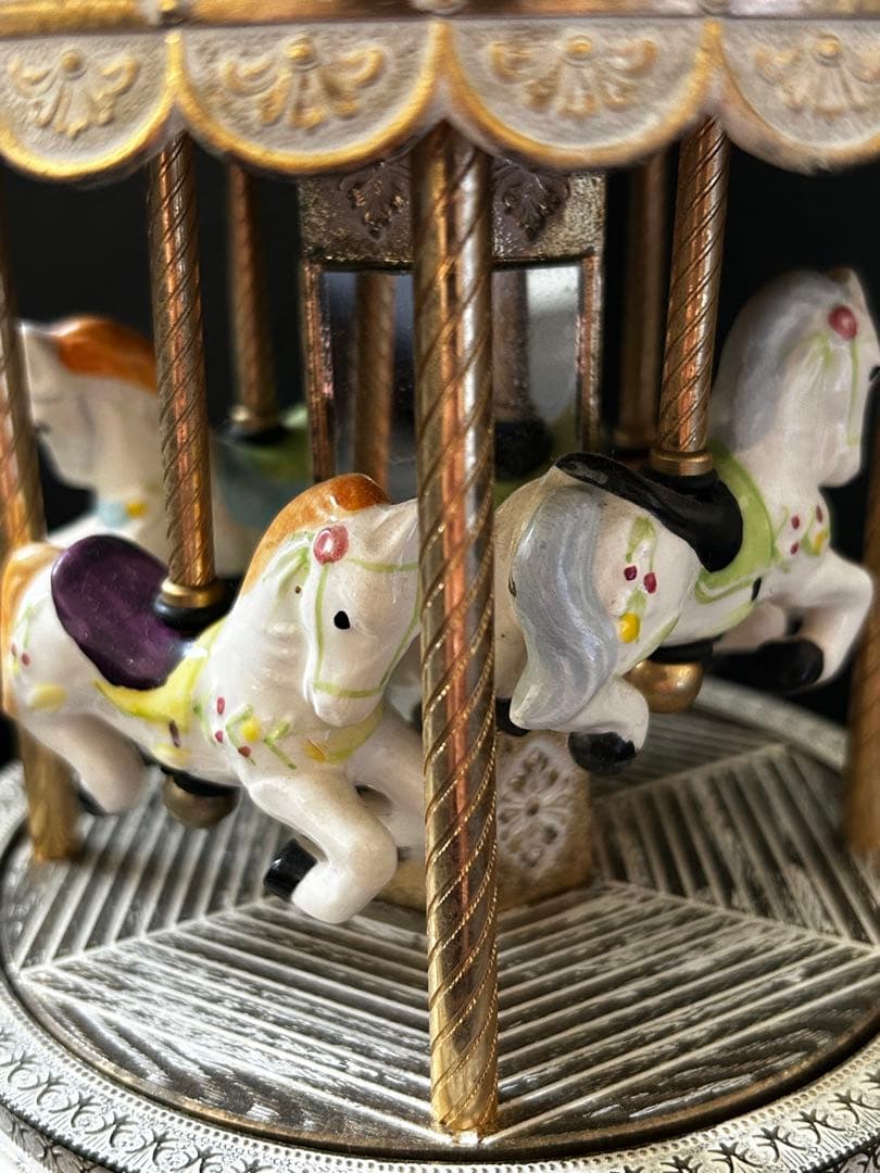 アンティーク 美しいメリーゴーランド オルゴール 陶器製 - メルカリ