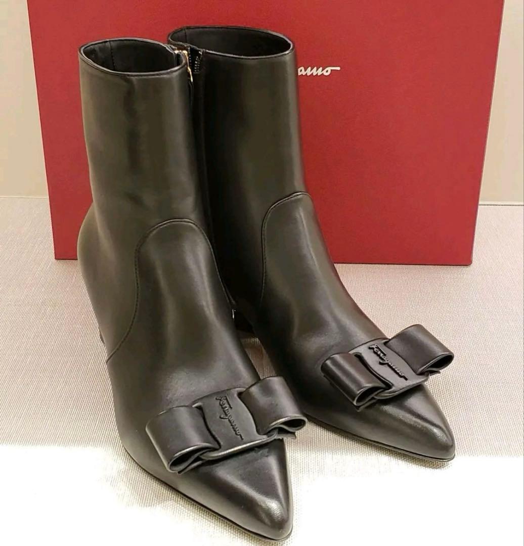 新品未使用 フェラガモ ブーツ ショートブーツ 5 黒 リボン 35 22.5