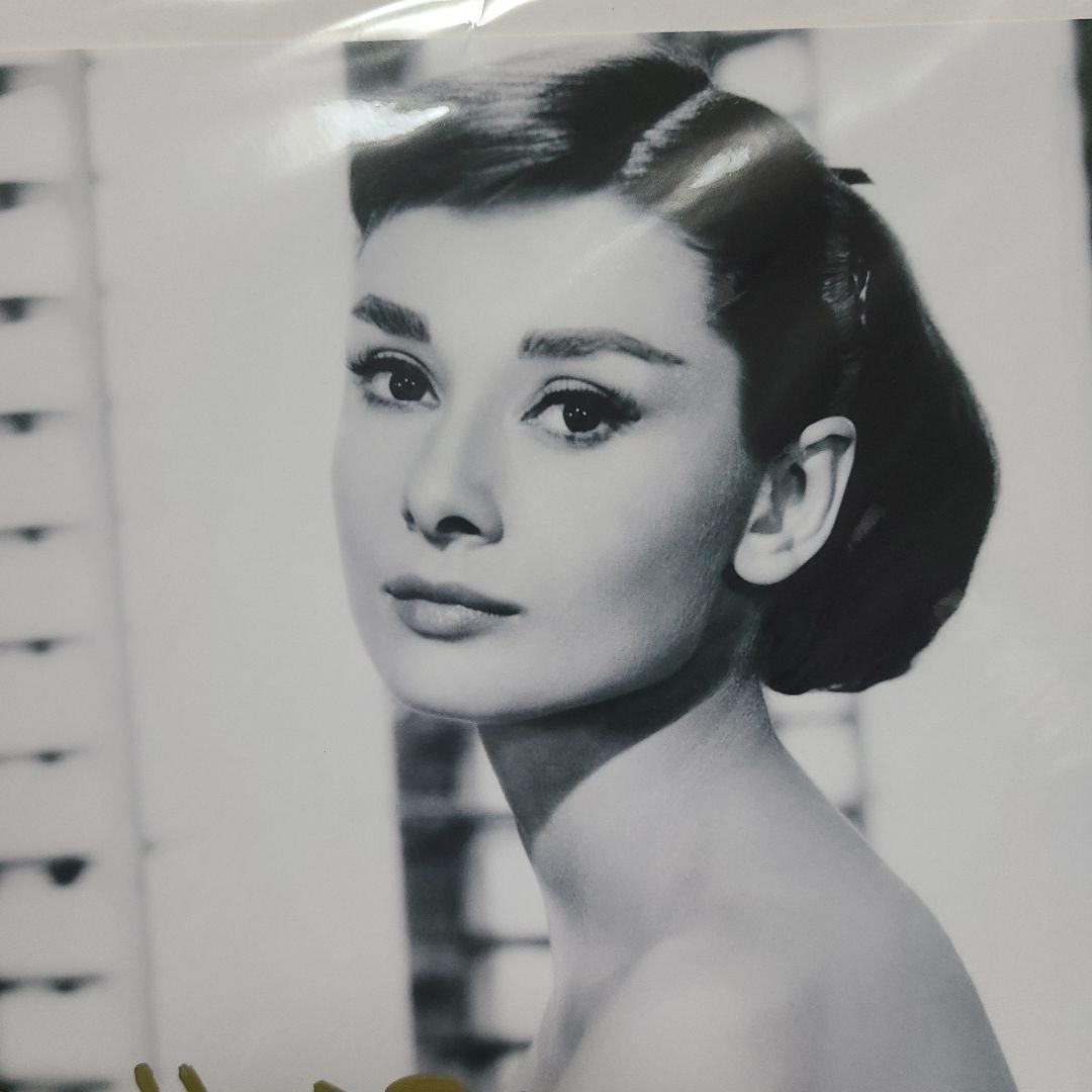 オードリーヘプバーン サイン入り写真+証明書 - メルカリ