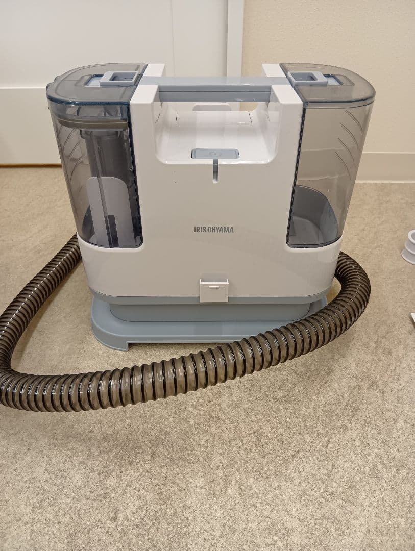 【美品】アイリスオーヤマ　布製品の洗浄ができるクリーナー　RSN -P10-W