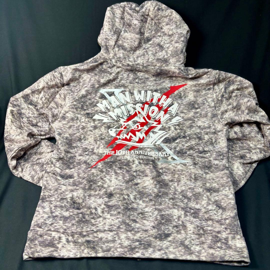 MAN WITH A MISSION 10周年 お毛並みパーカー Lサイズ 古着 - メルカリ