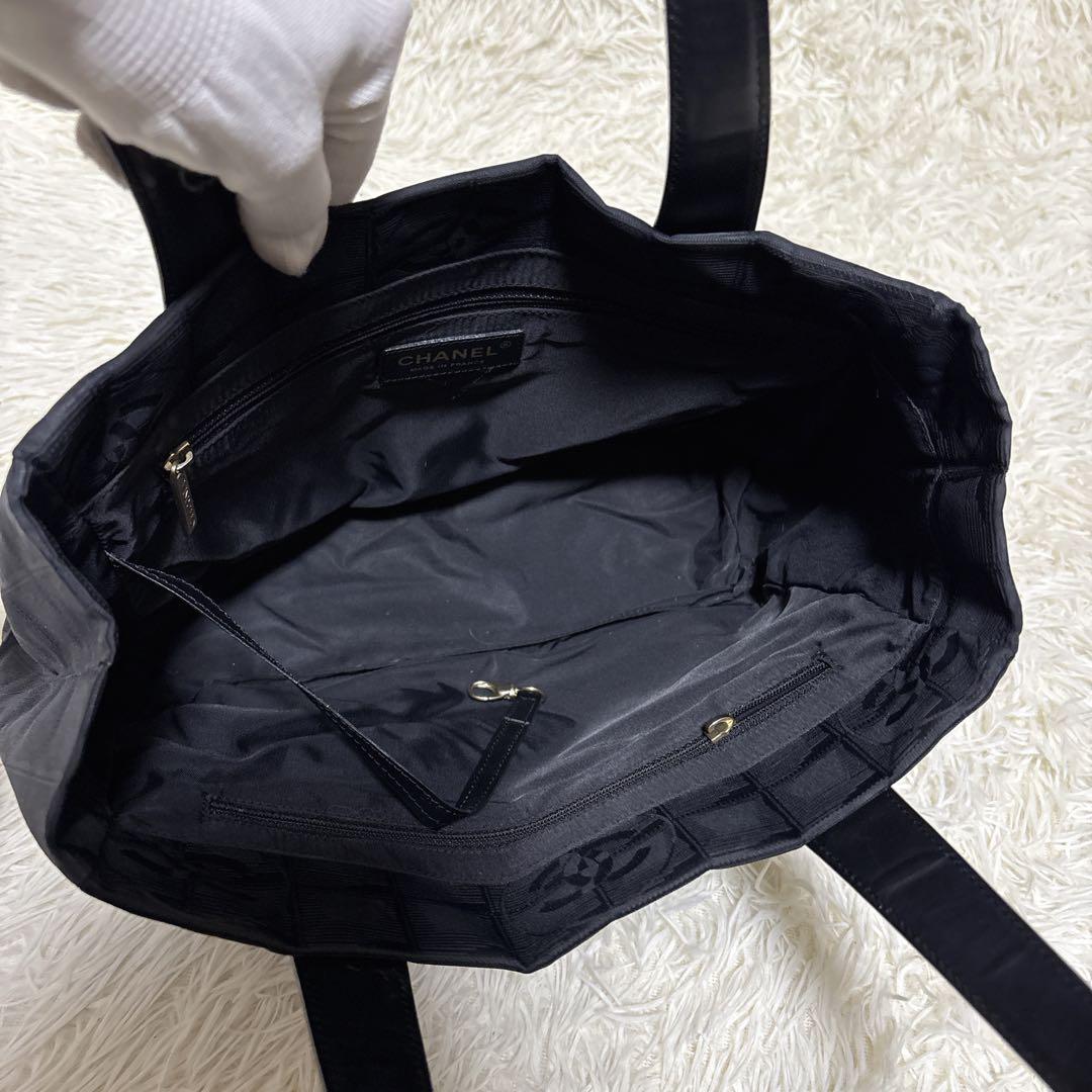 CHANEL ニュートラベルライン PM ココマーク ハンドバッグ 底鋲 8番台