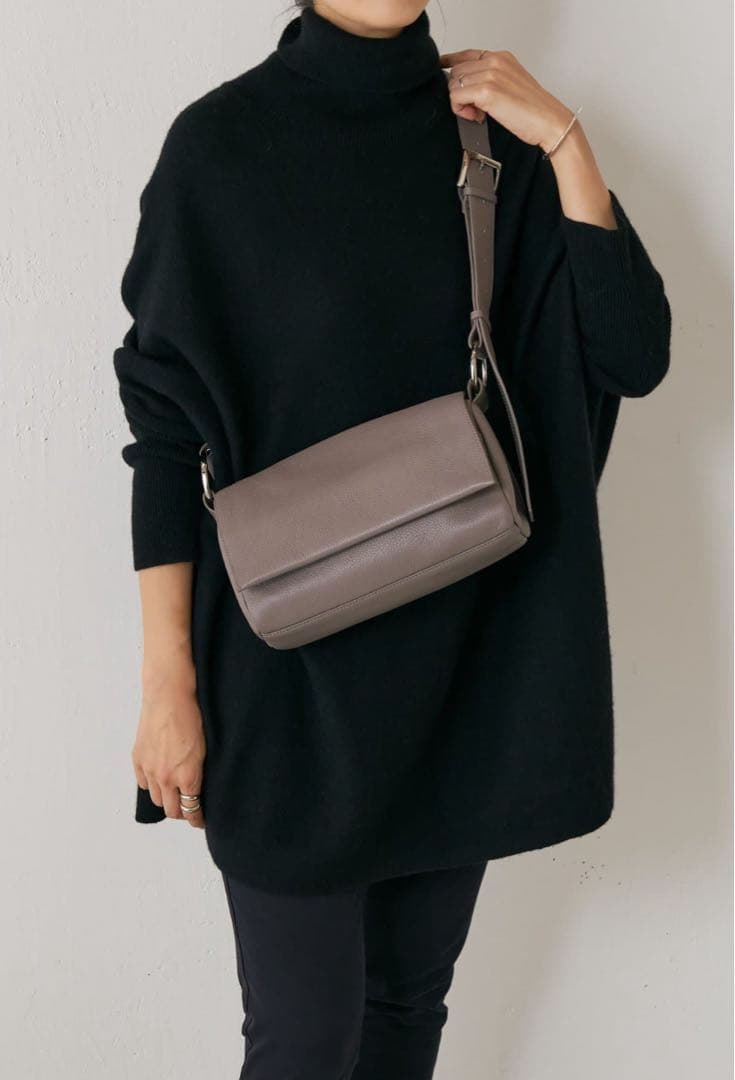 美品ビアズリー ☆ミニレザーボディーバッグ 本革》ミニレザーボディバッグ | BEARDSLEY(ビアズリー)レディース