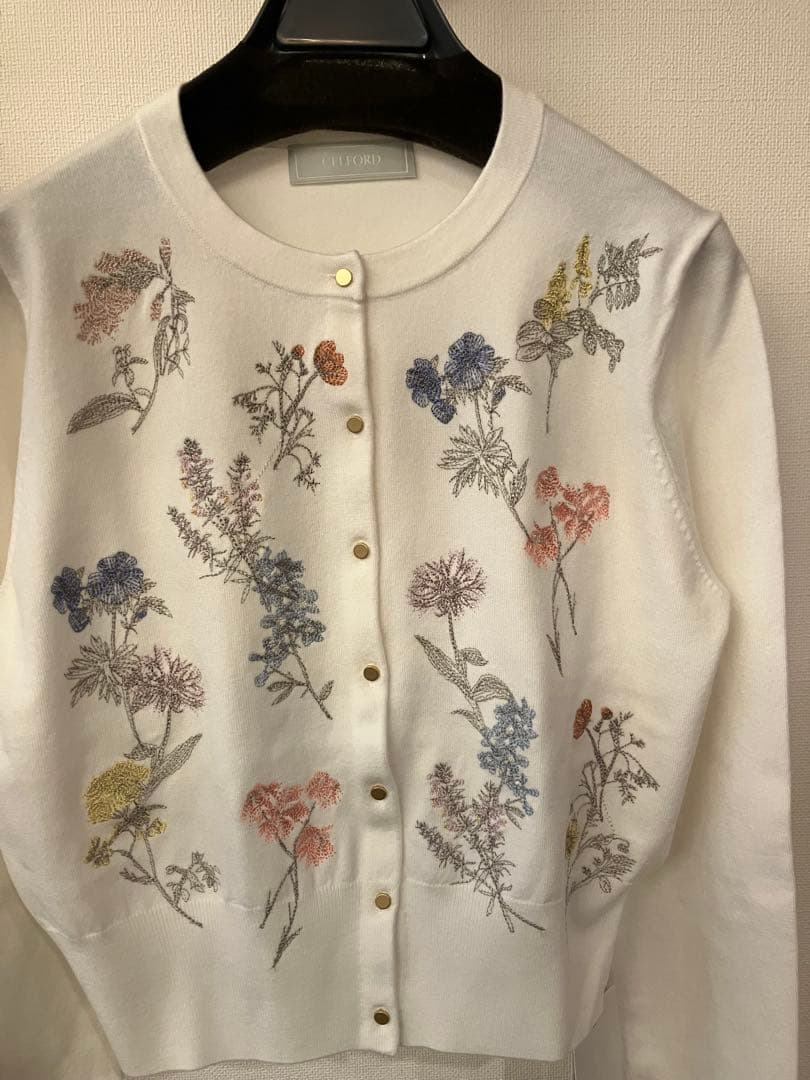 新品未使用】CELFORDセルフォード♪フラワー刺繍カーディガン OWHT
