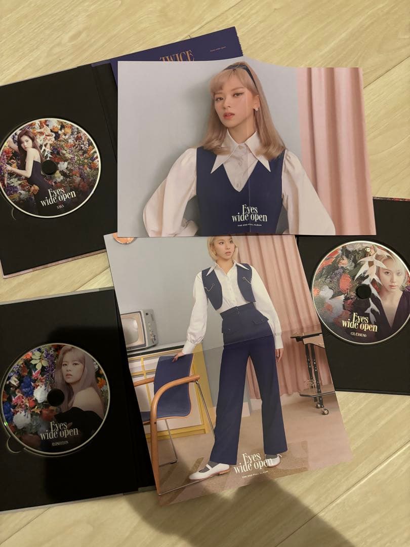 ぱくちよ様専用】TWICE まとめ売りCD50枚・トレカ306枚・うちわなど