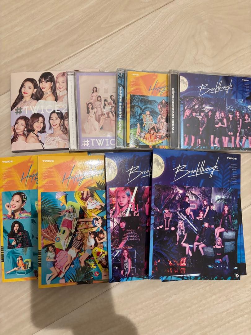 ぱくちよ様専用】TWICE まとめ売りCD50枚・トレカ306枚・うちわなど