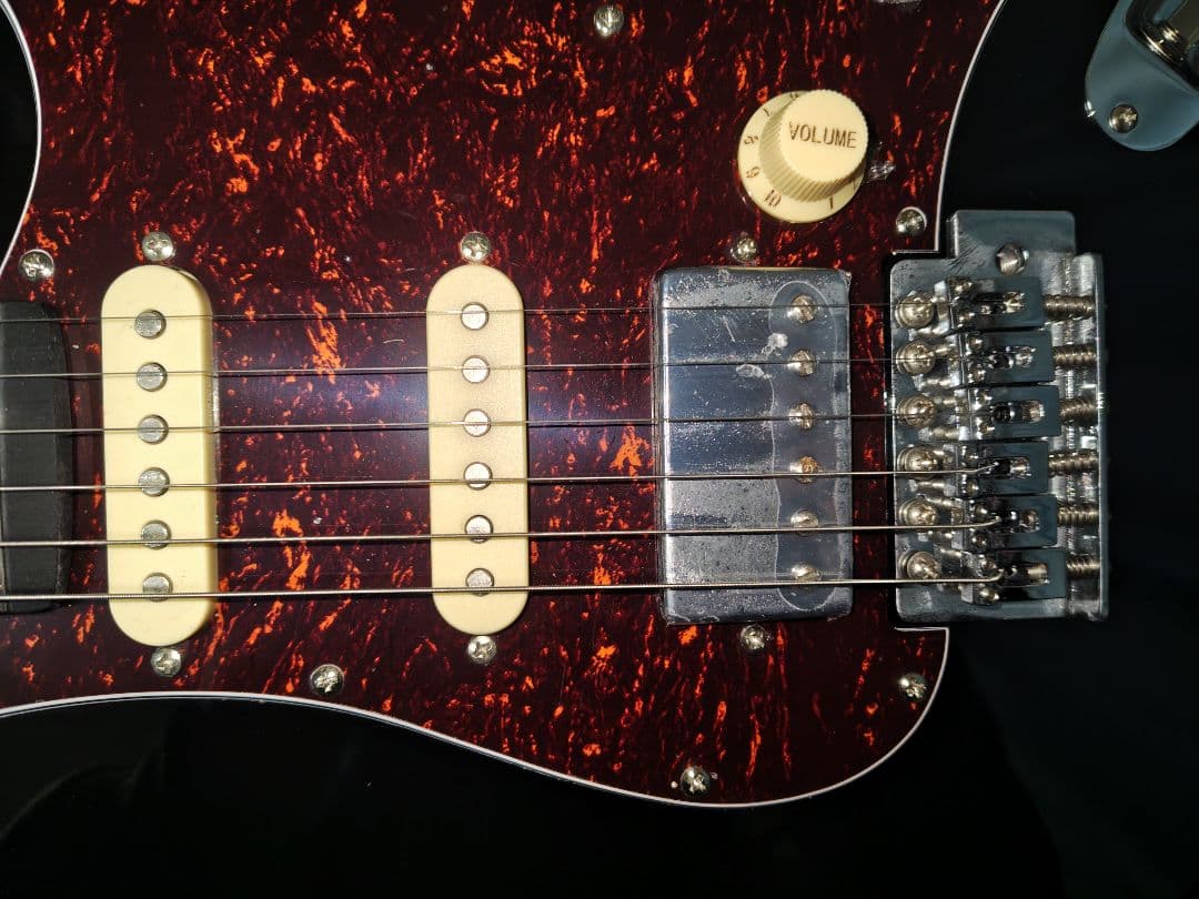 島村楽器WEB限定販売Eris. Nestia ストラトタイプべっ甲ブラック