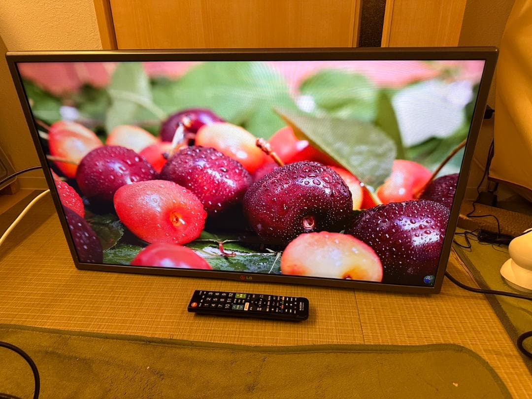 LG 32型テレビ32LB5810 2015年製 スタンド無 映り綺麗極美品！