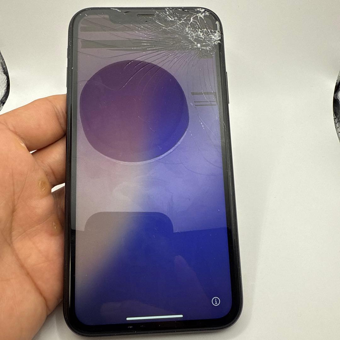 iPhoneXR ブラック ジャンク 画面割れ 変形 - メルカリ