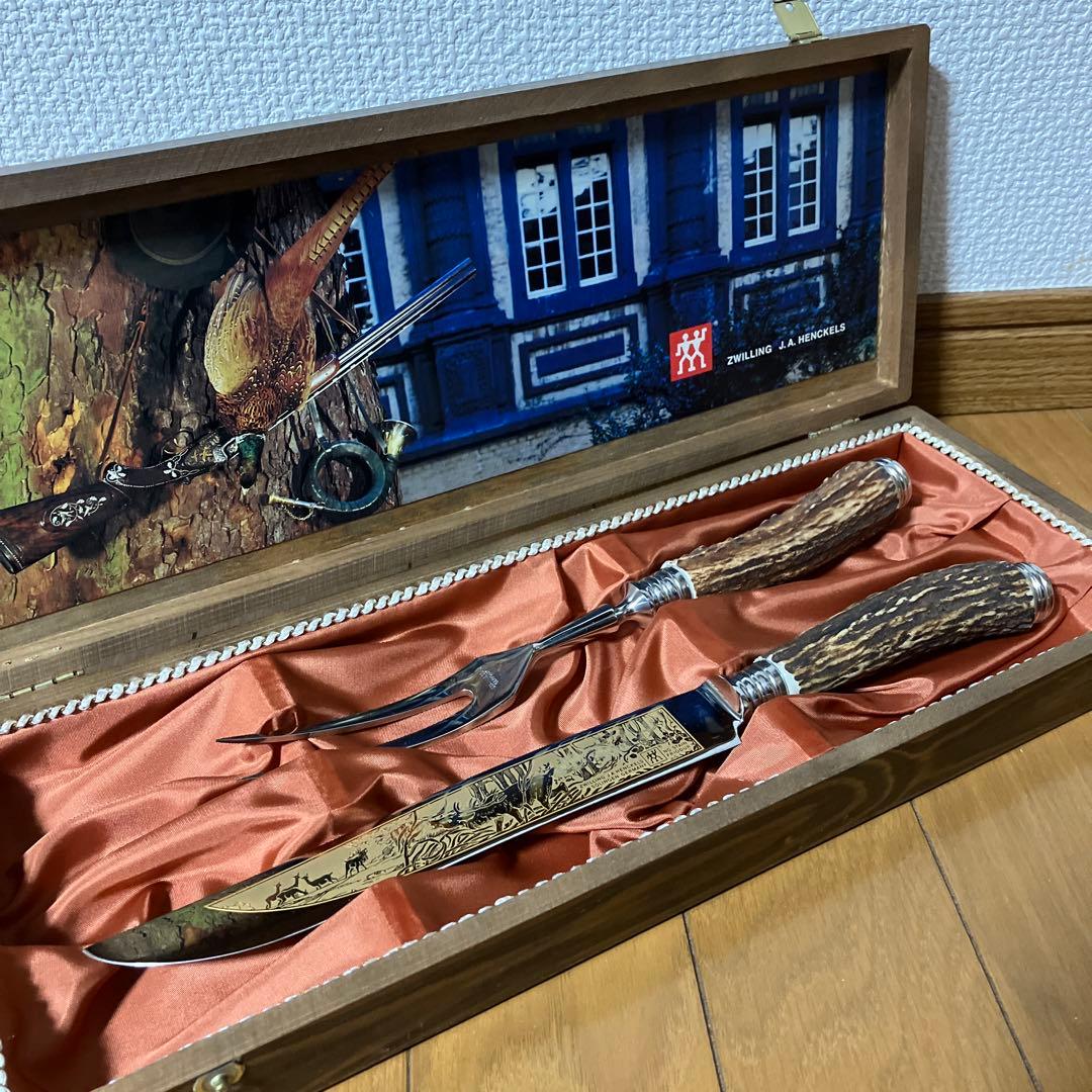 ゾーリンゲンの鹿柄カービングナイフ&フォークセット