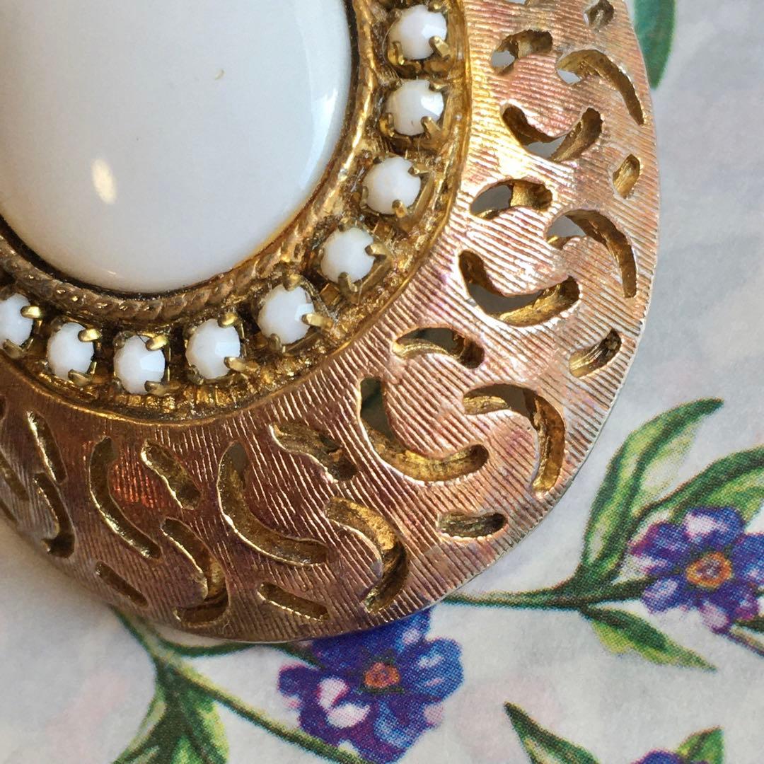 fumi様☆#4300 HAR ヴィンテージ ブローチ オーバル ミルクガラス