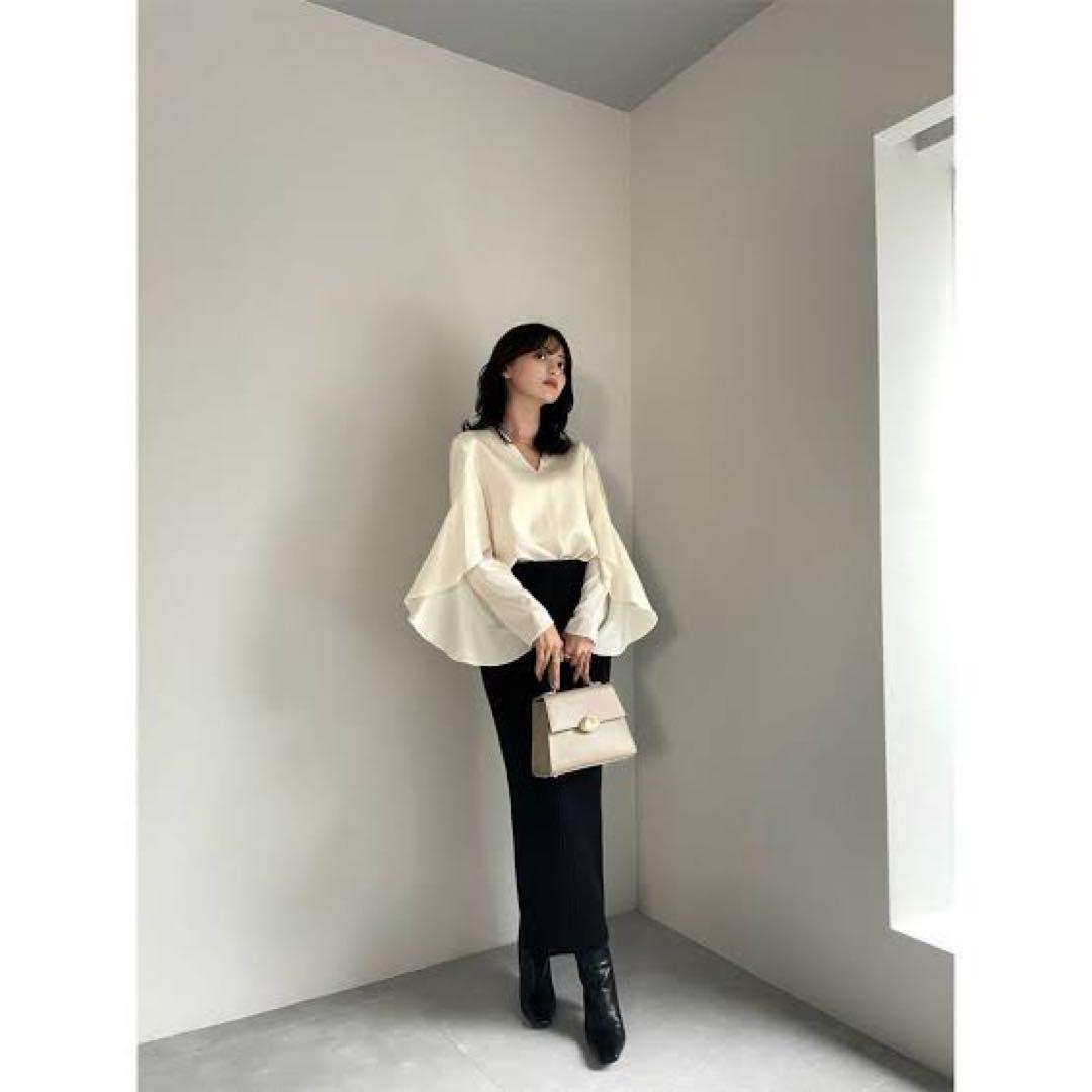 アニュアンス anuans ツイストフリルVネックブラウス