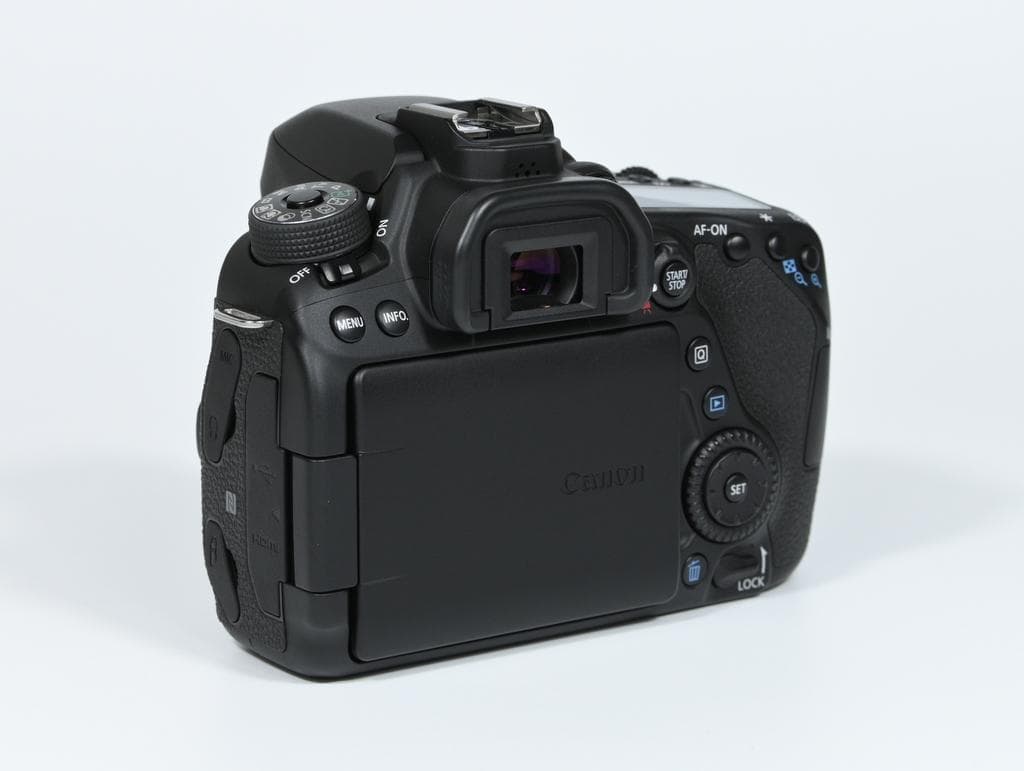 【超美品】 キヤノン　Canon EOS 80D ボディ《ショット数7029》