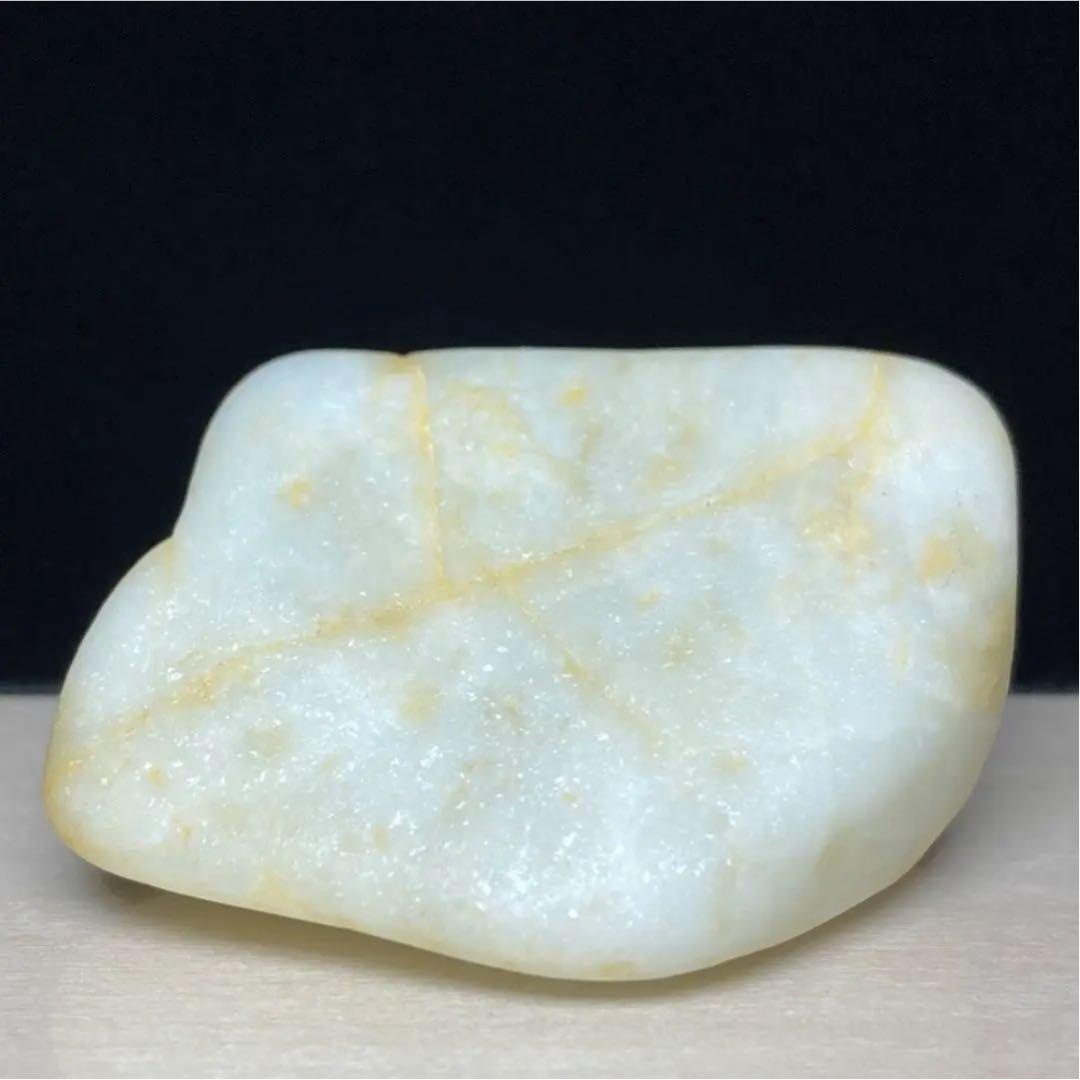 糸魚川翡翠　海中白翡翠　海石　原石　61.3ｇ