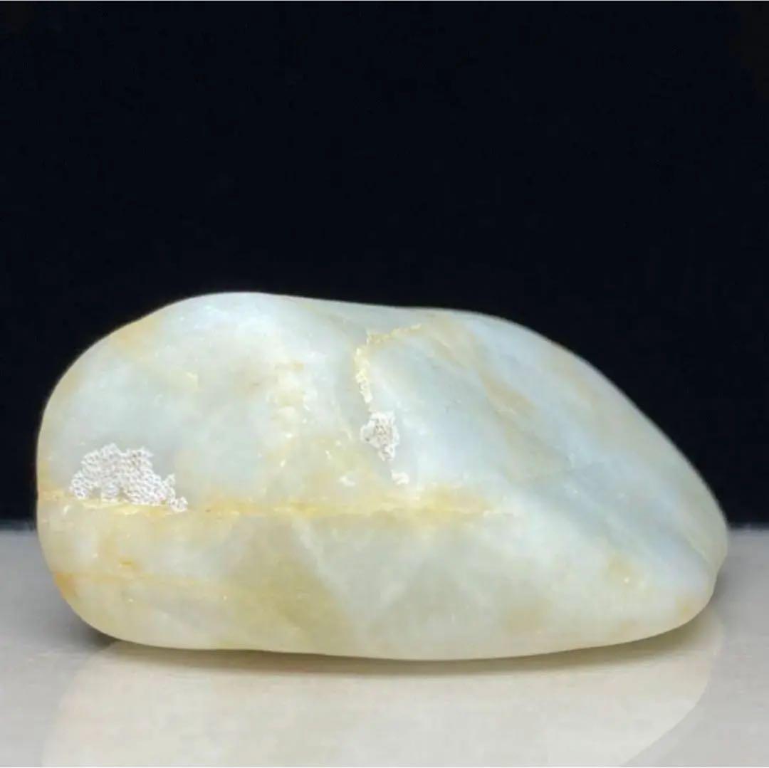 糸魚川翡翠　海中白翡翠　海石　原石　61.3ｇ