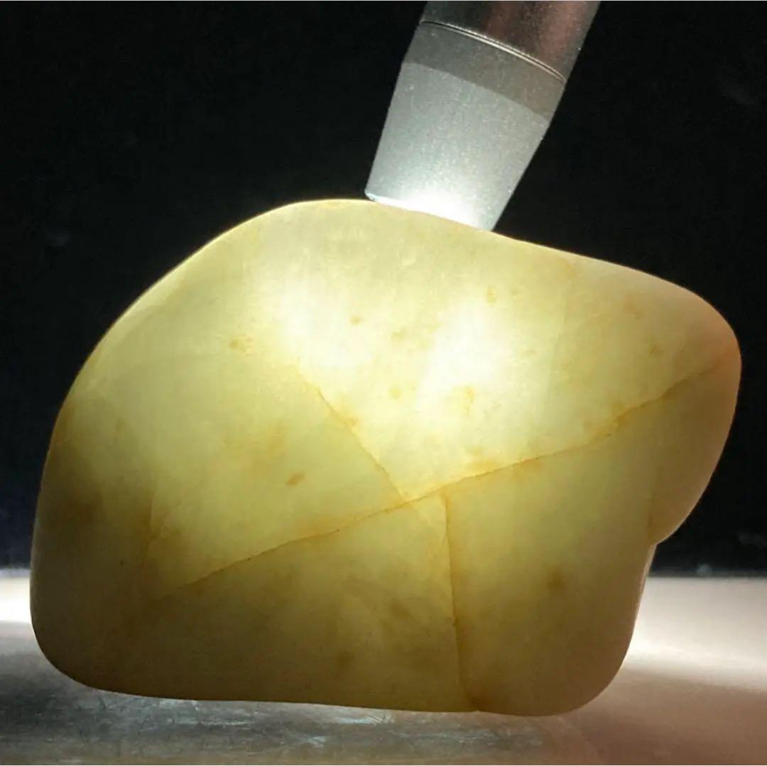 糸魚川翡翠　海中白翡翠　海石　原石　61.3ｇ