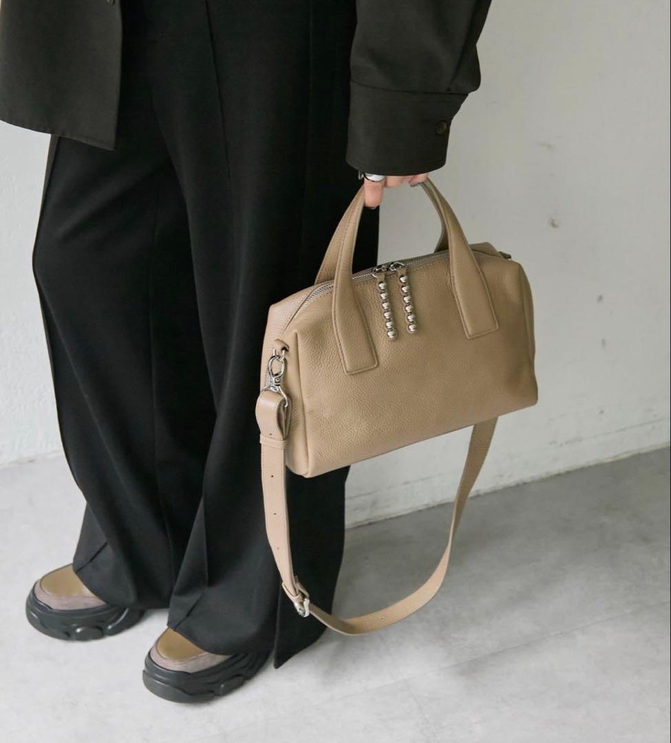 ぎゅー様専用】イアパピヨネ スタッズボストンバッグ トープ - メルカリ